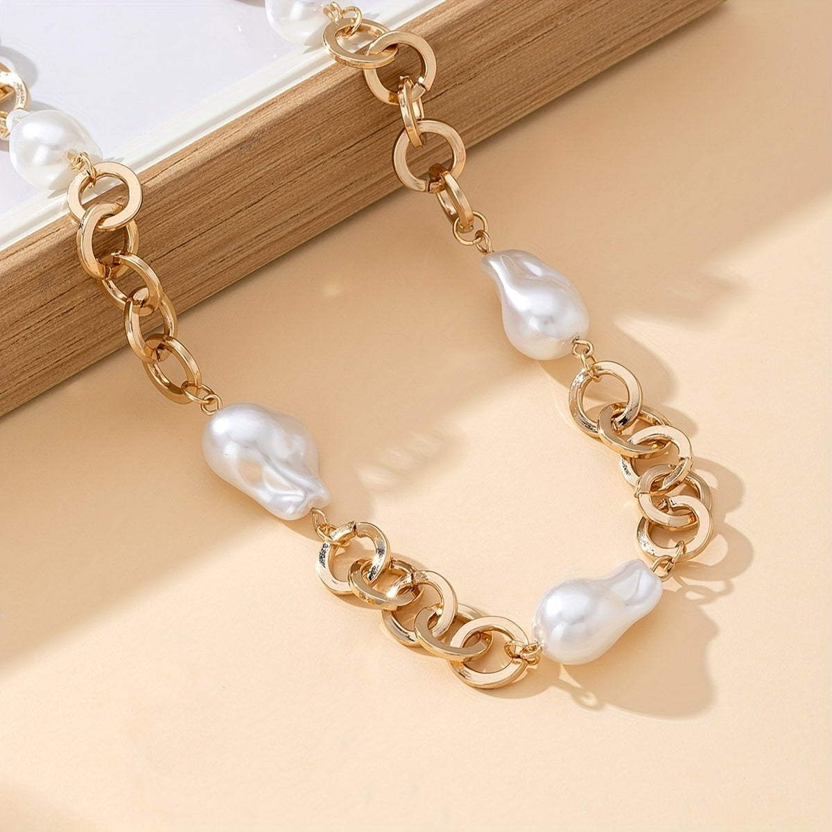 Classy Faux Pearl Link Necklace