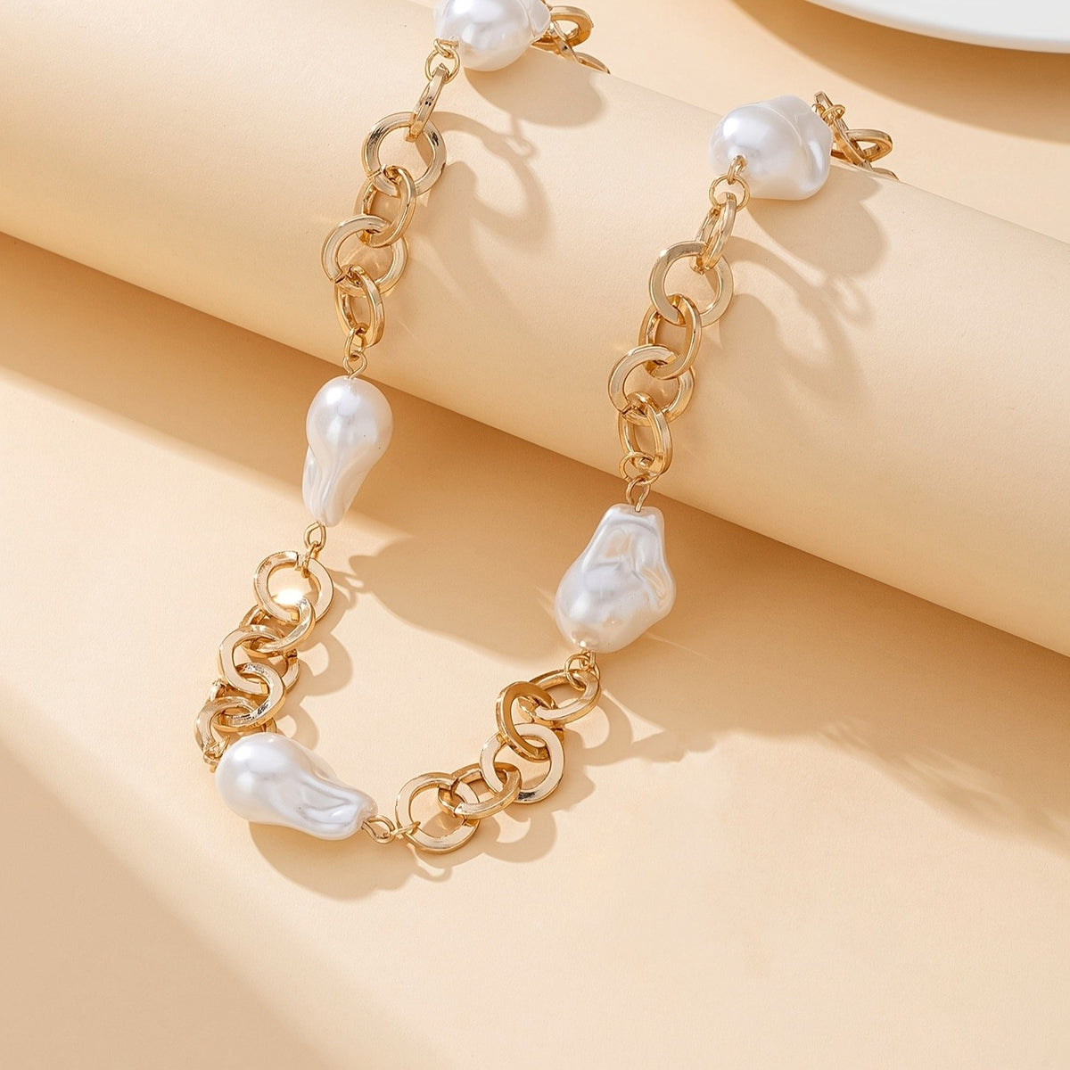 Classy Faux Pearl Link Necklace