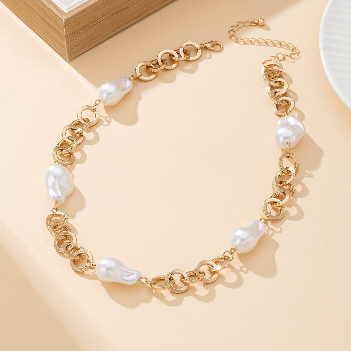 Classy Faux Pearl Link Necklace