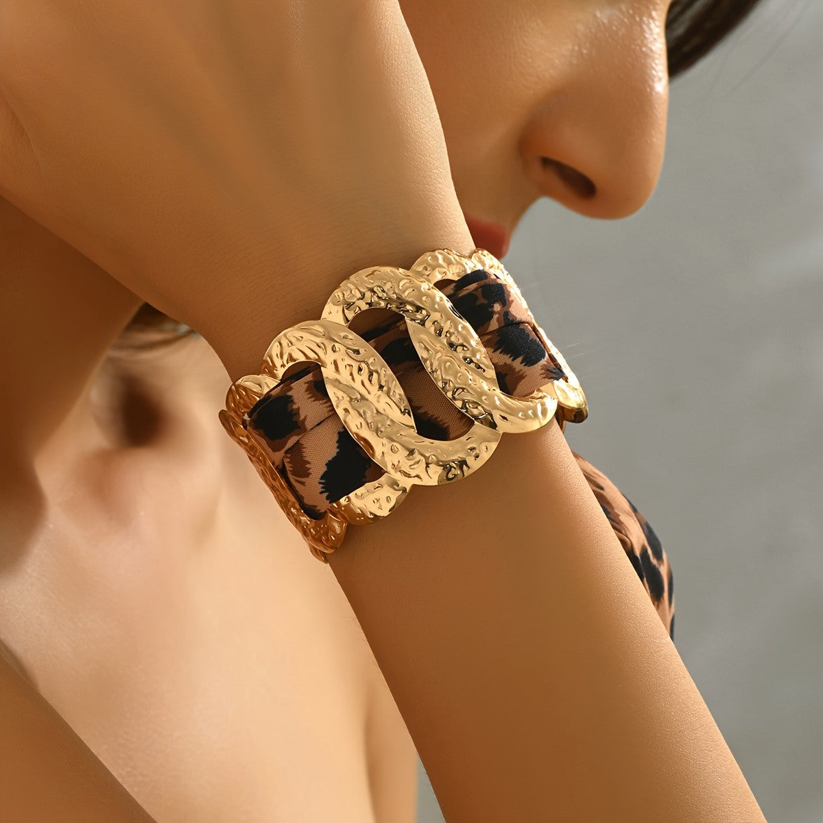 Elegant Leopard Print Chain Bracelet