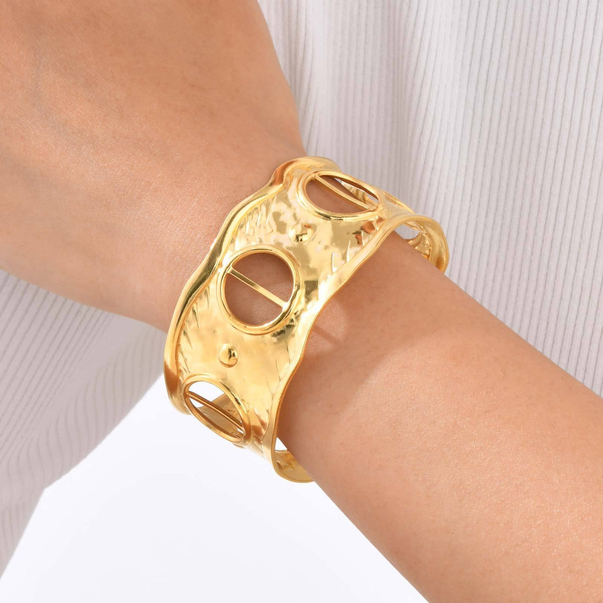 18k Vintage Scarf Knot Wide Cuff Bracelet