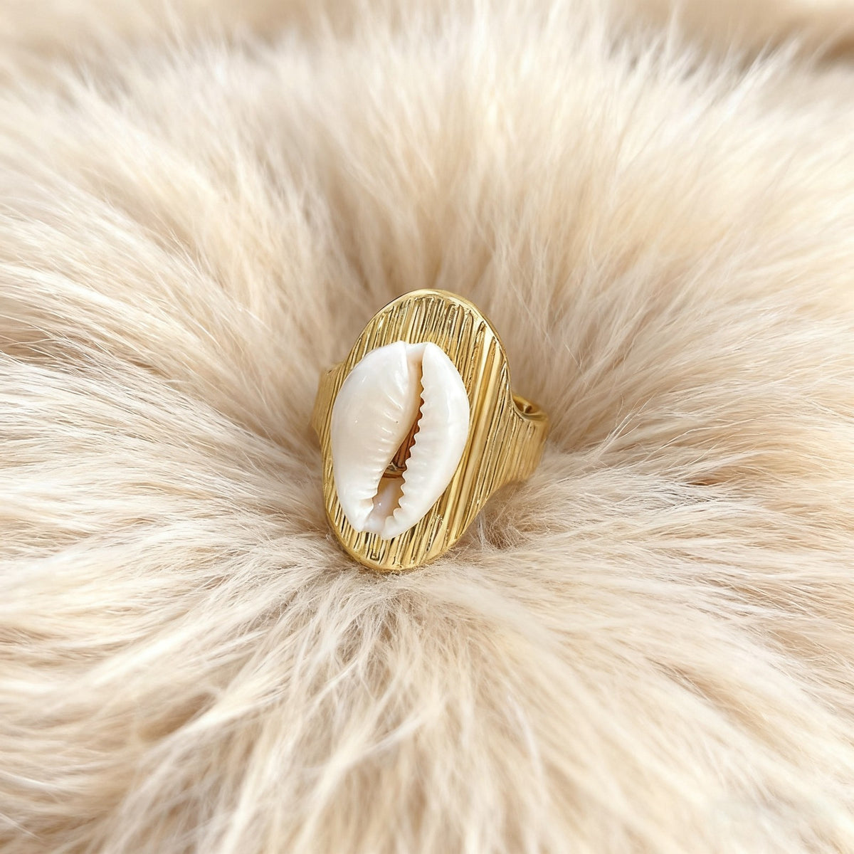 18k Boho Resin Shell Ring