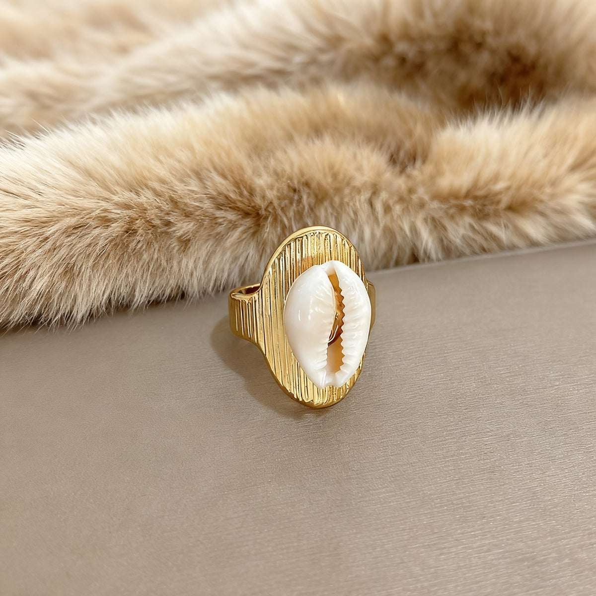 18k Boho Resin Shell Ring