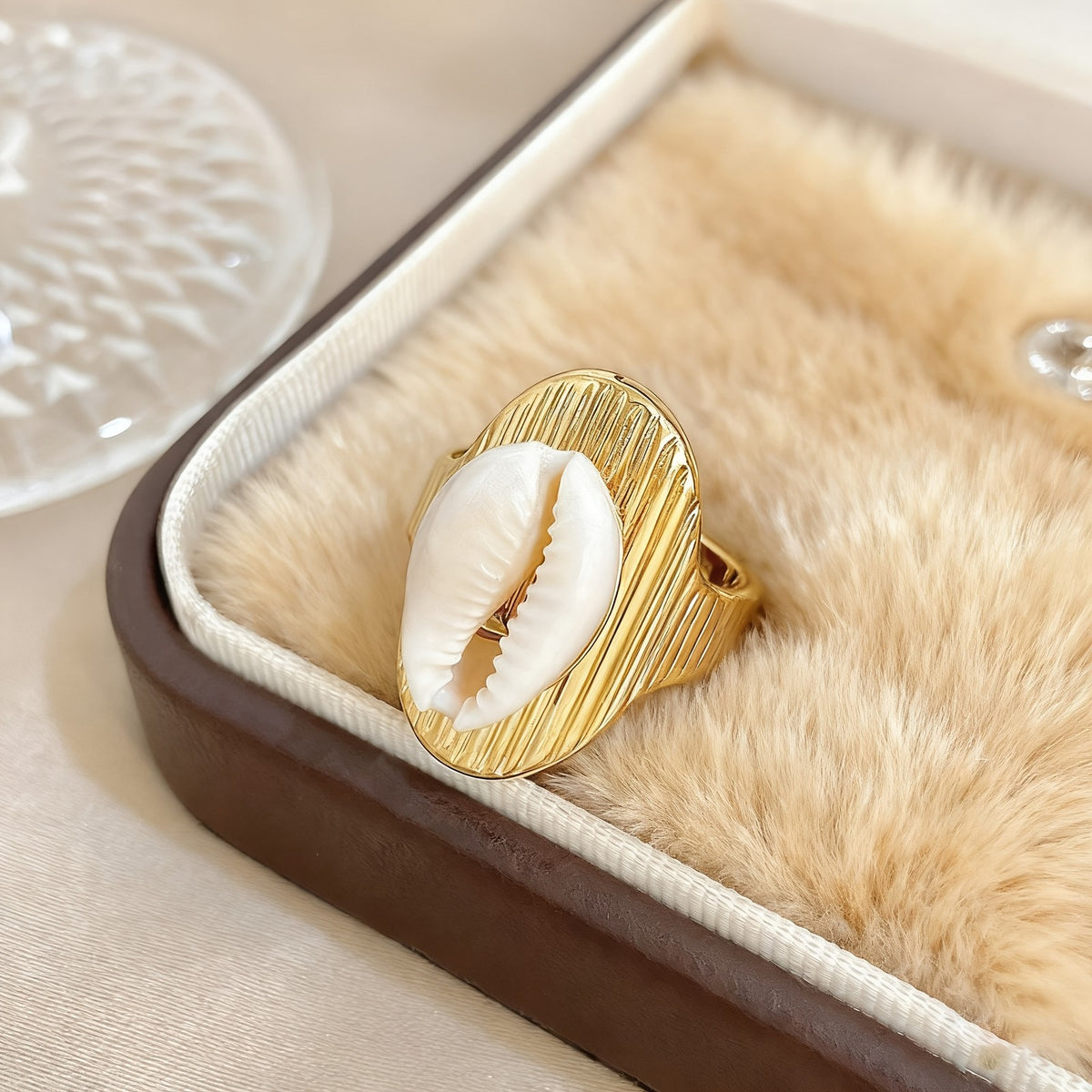 18k Boho Resin Shell Ring