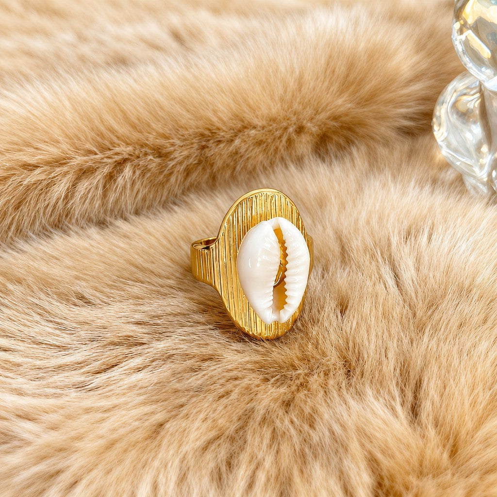 18k Boho Resin Shell Ring