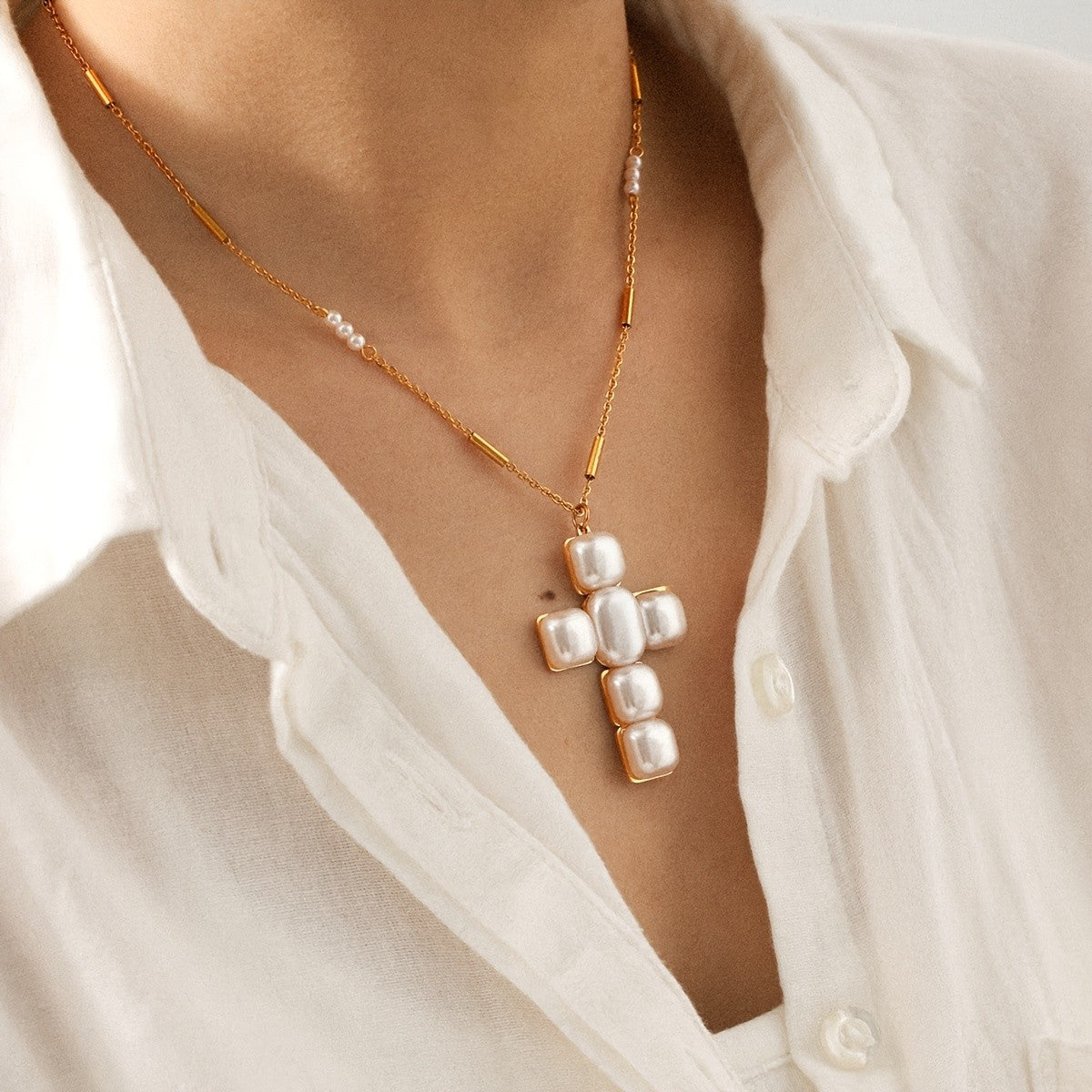 18k Elegant Square Pearl Cross Necklace