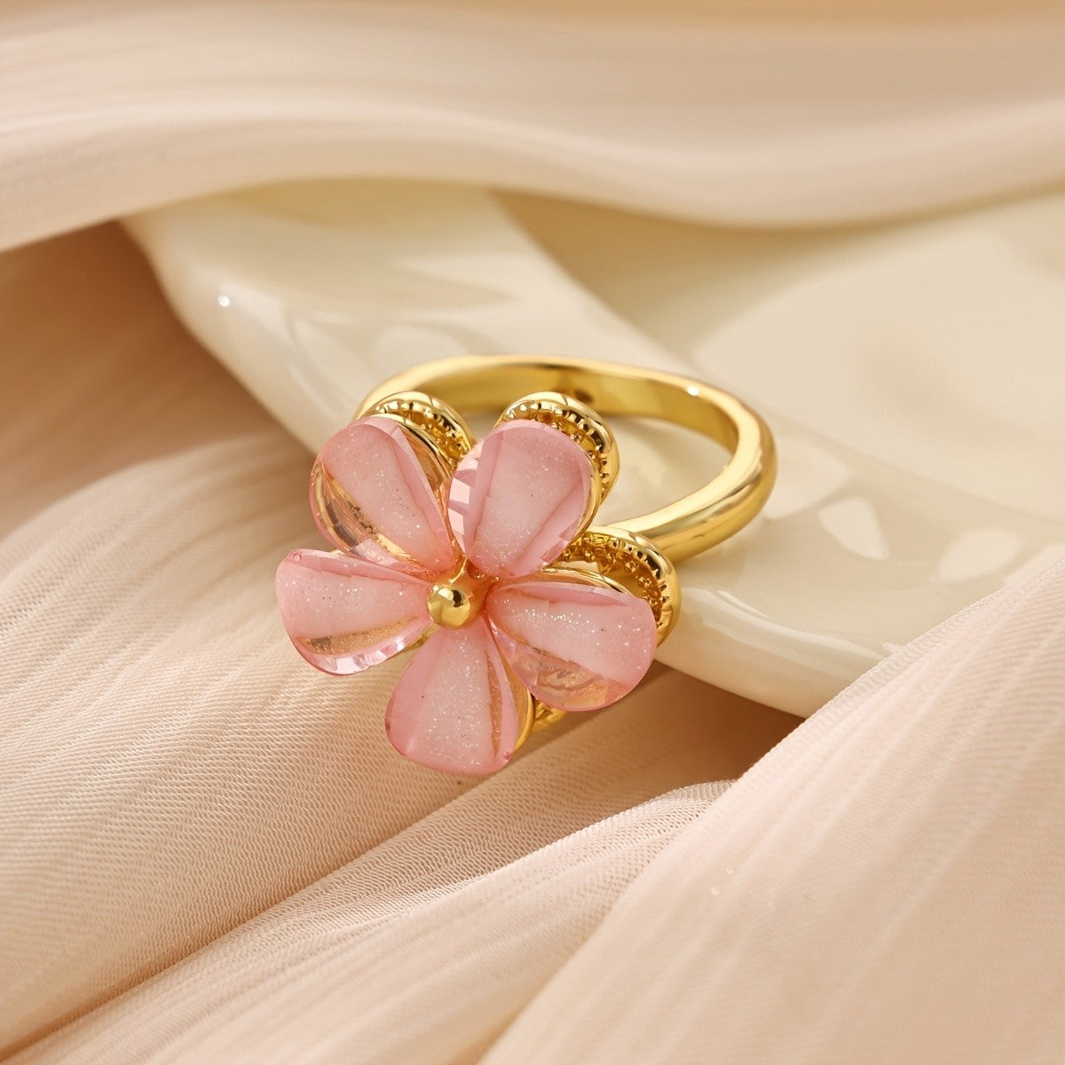 18k Dainty Resin Flower Ring
