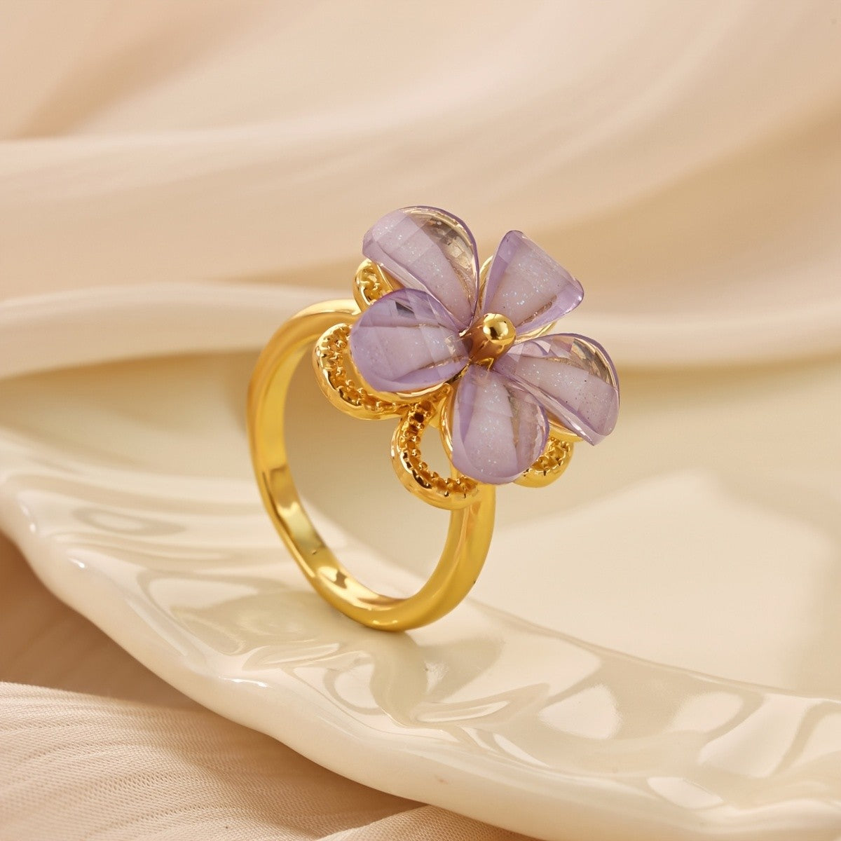 18k Dainty Resin Flower Ring