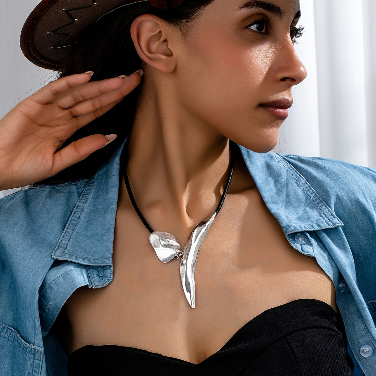 Classy Vintage Western Silver Leaf Necklace