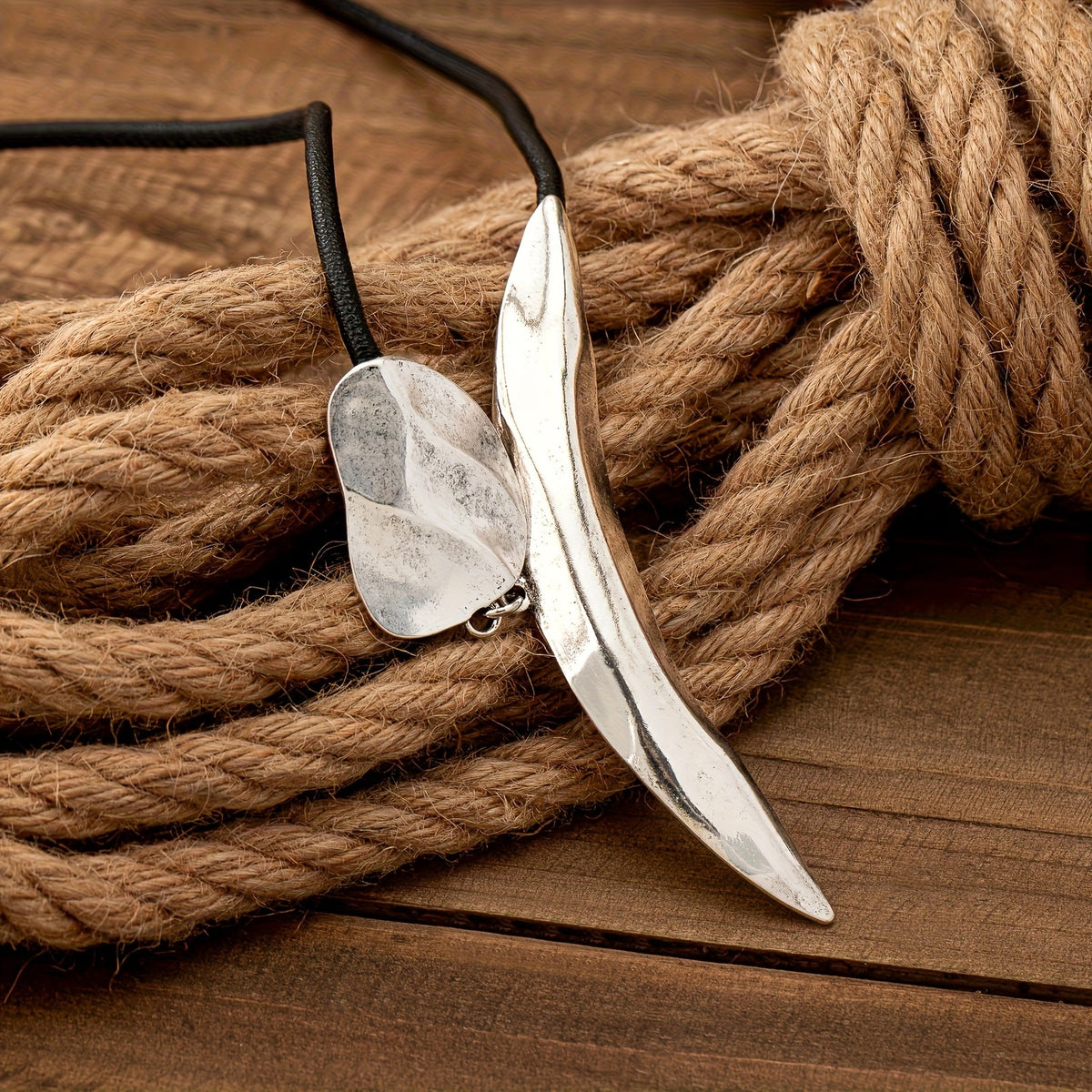 Classy Vintage Western Silver Leaf Necklace