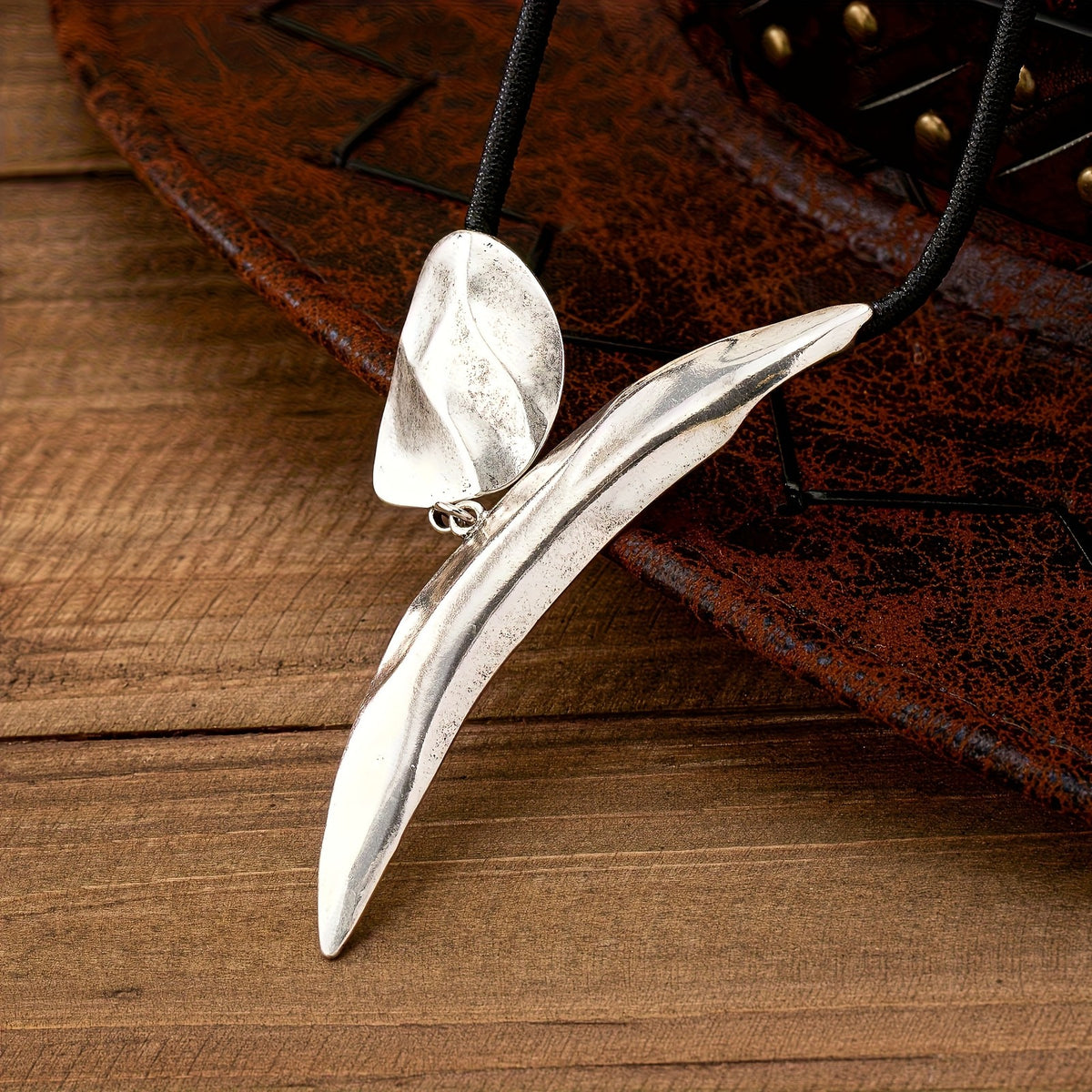 Classy Vintage Western Silver Leaf Necklace