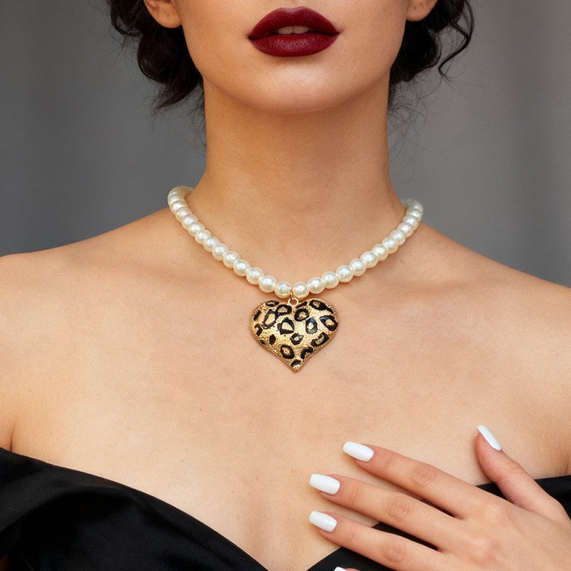 Classy Leopard Print Pearl Necklace