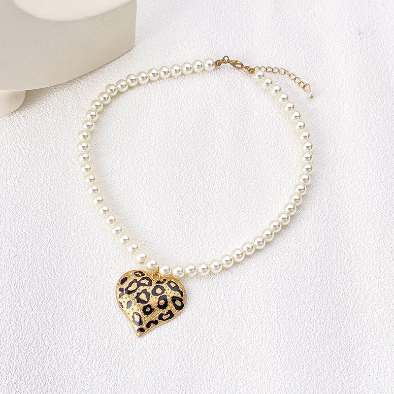 Classy Leopard Print Pearl Necklace