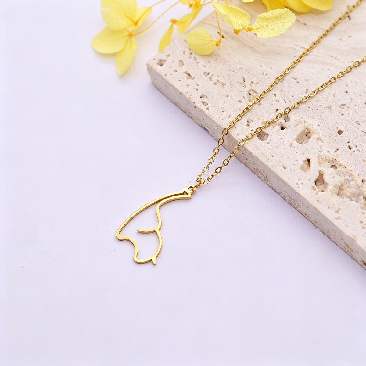 Dainty Giraffe Outline Necklace