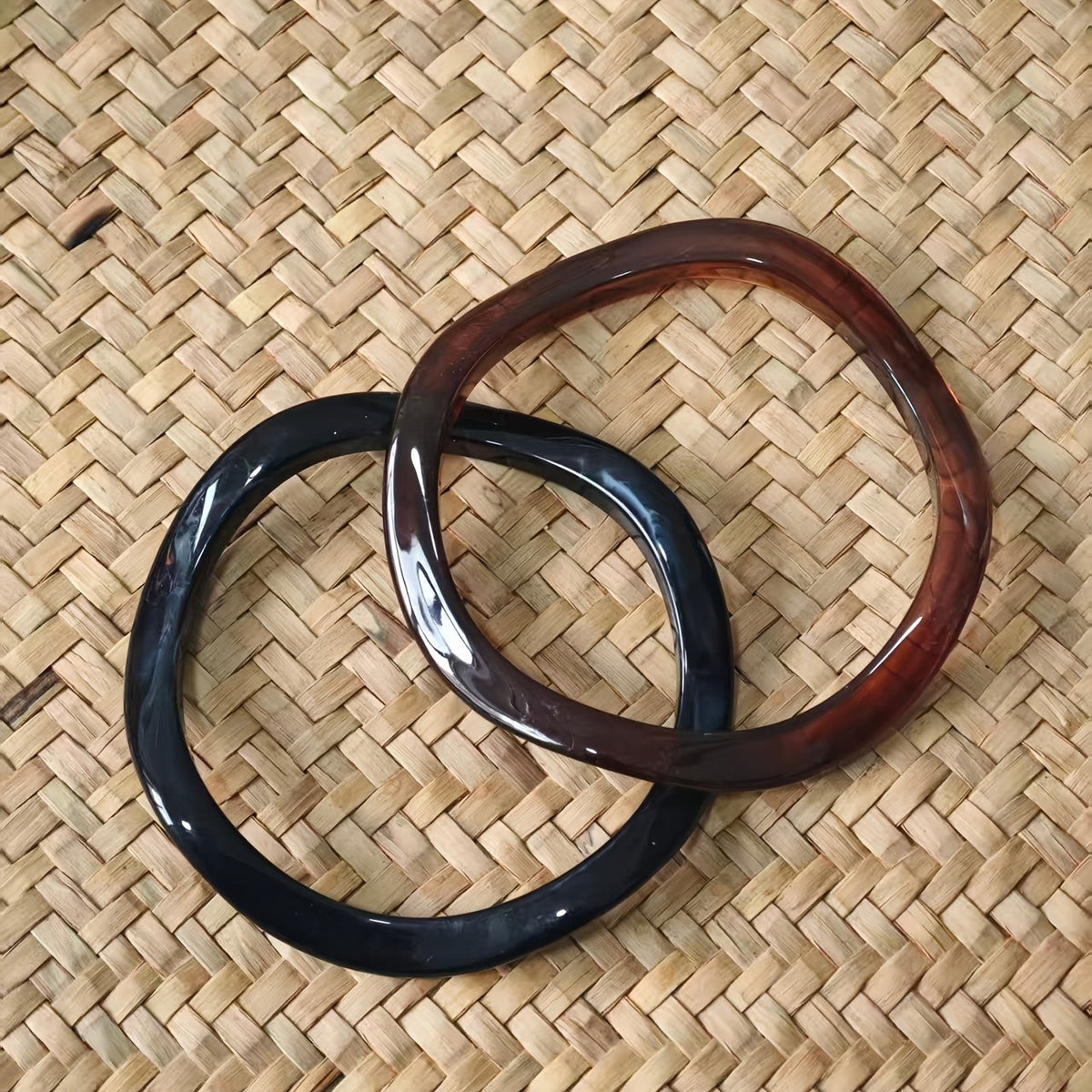 Classy Wavy Resin Bangle Set