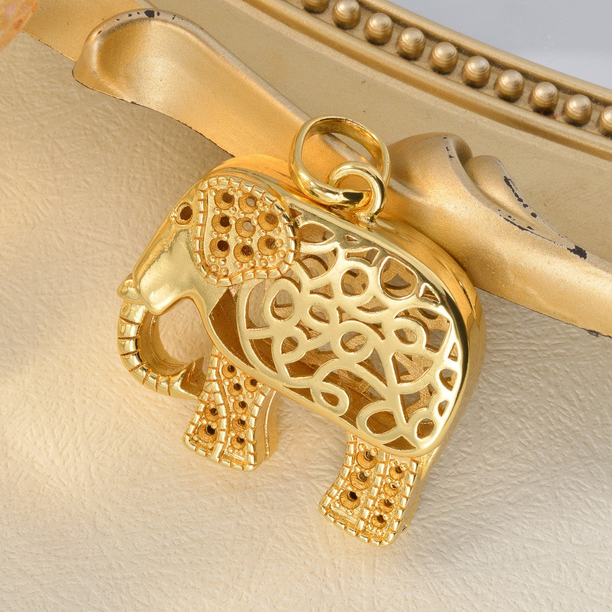 Classy Filigree Elephant Pendant Necklace