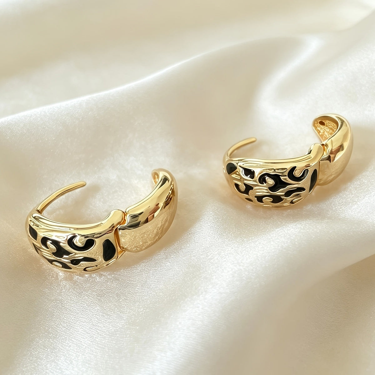 18k Vintage Leopard Print Huggie Earrings