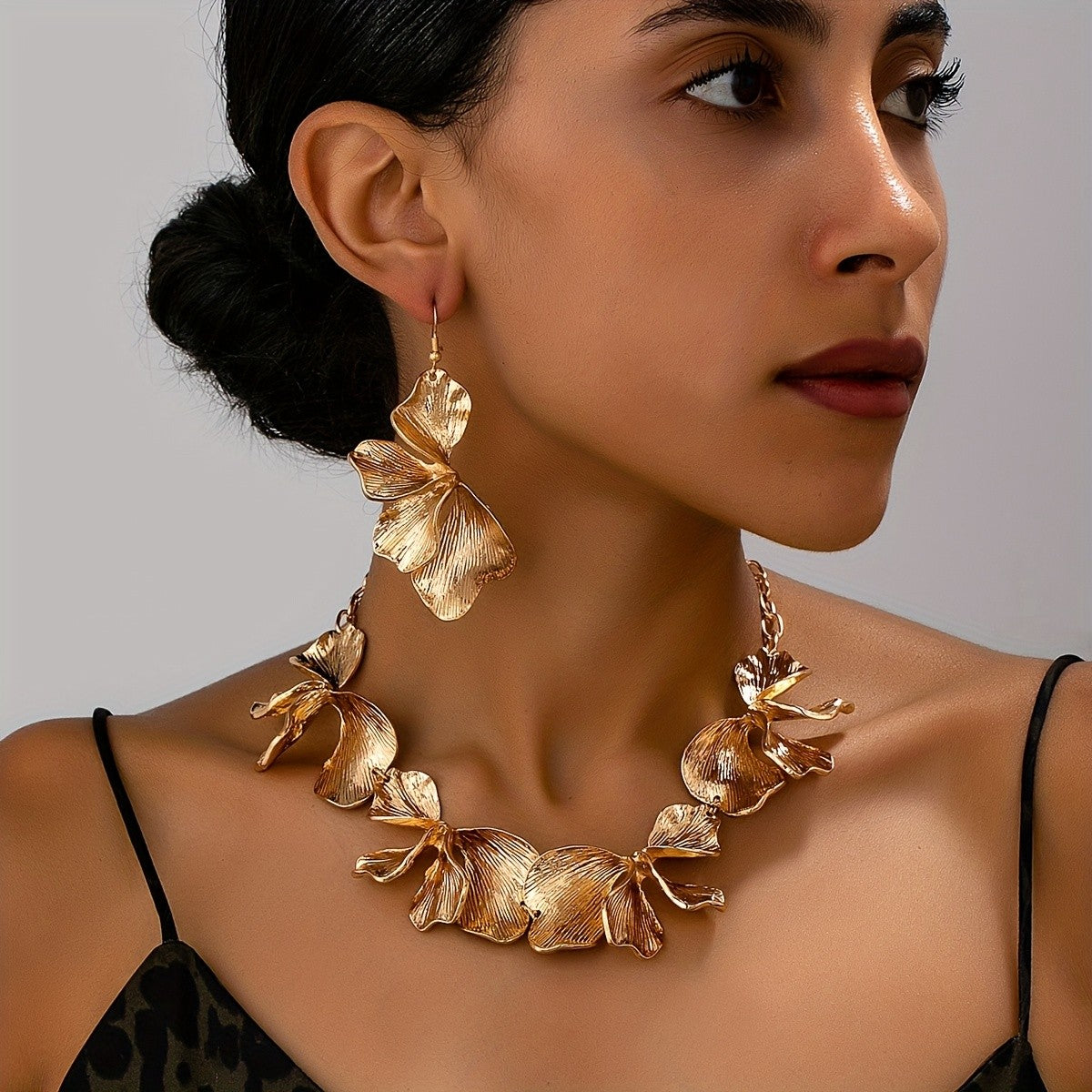 Elegant Textured Ginkgo Leaf Necklace & Earring Set