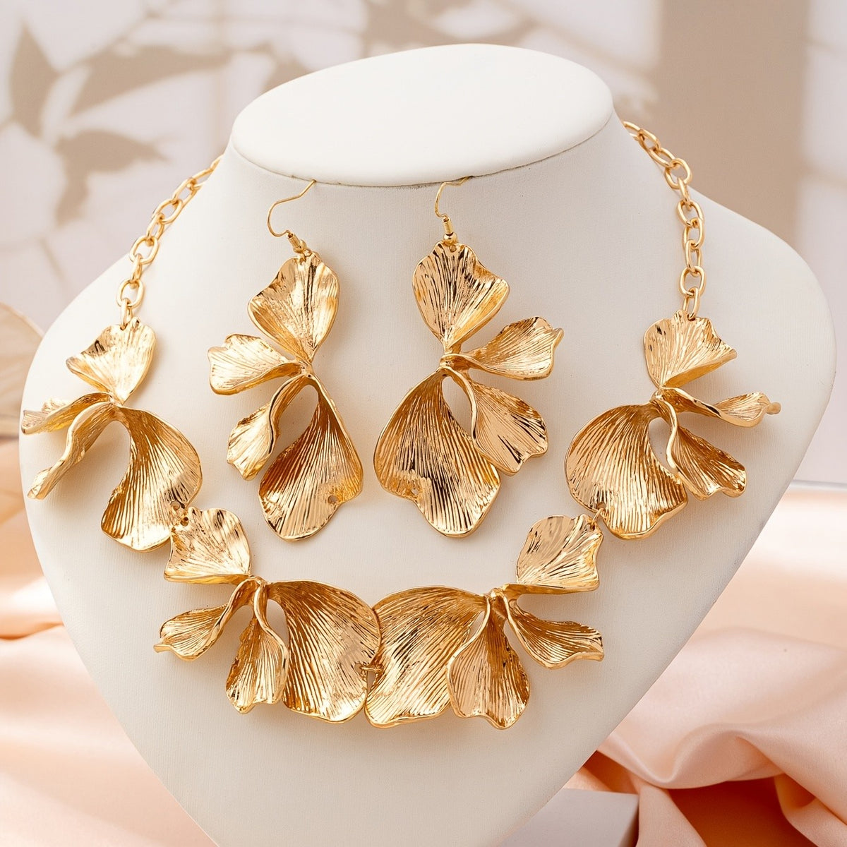 Elegant Textured Ginkgo Leaf Necklace & Earring Set