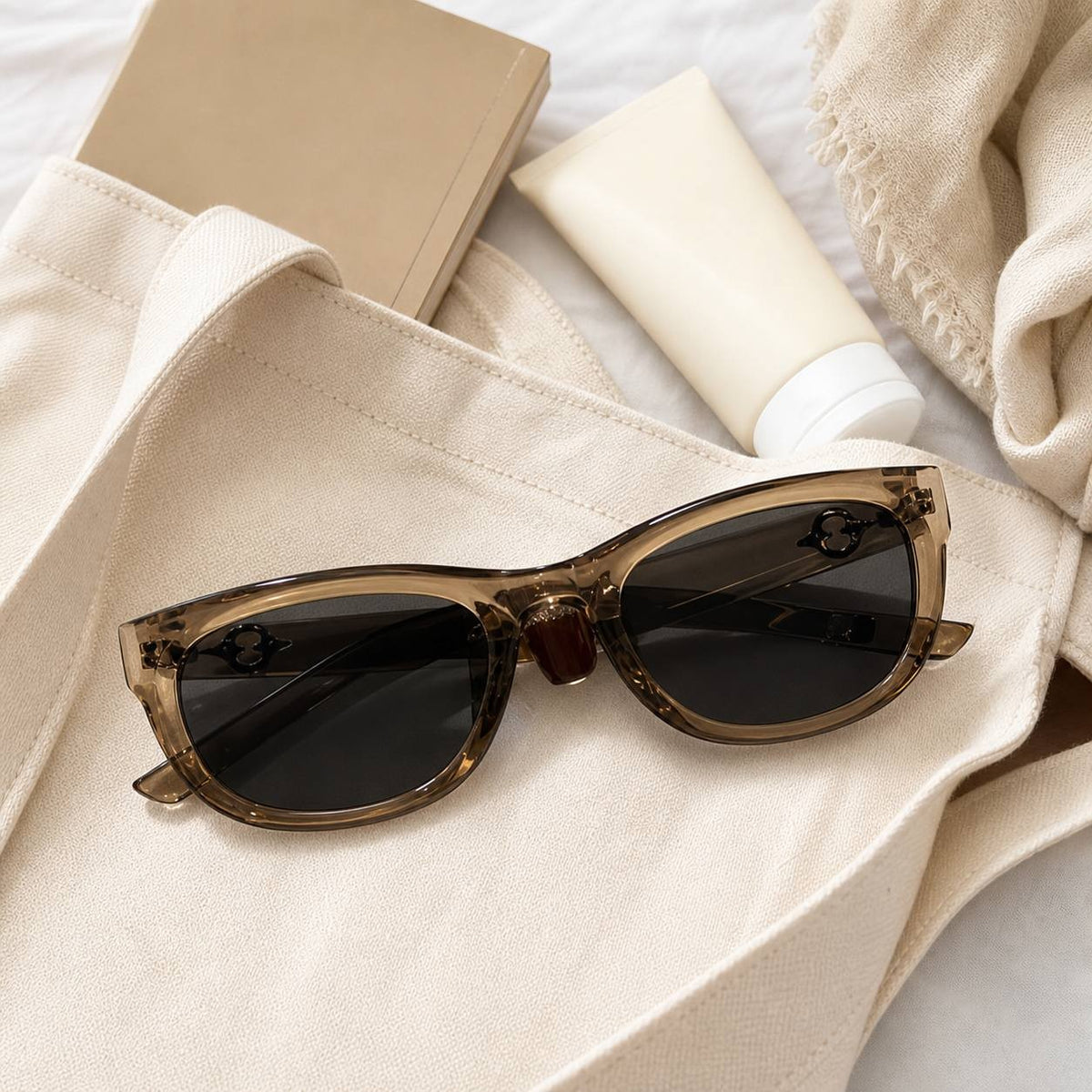 Classy Amber Round Sunglasses