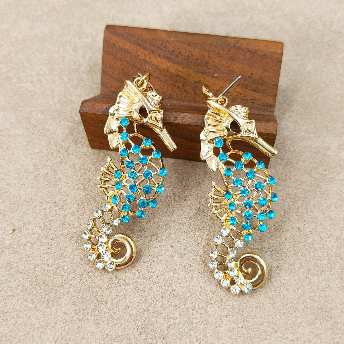 18k Elegant Seahorse Drop Earrings