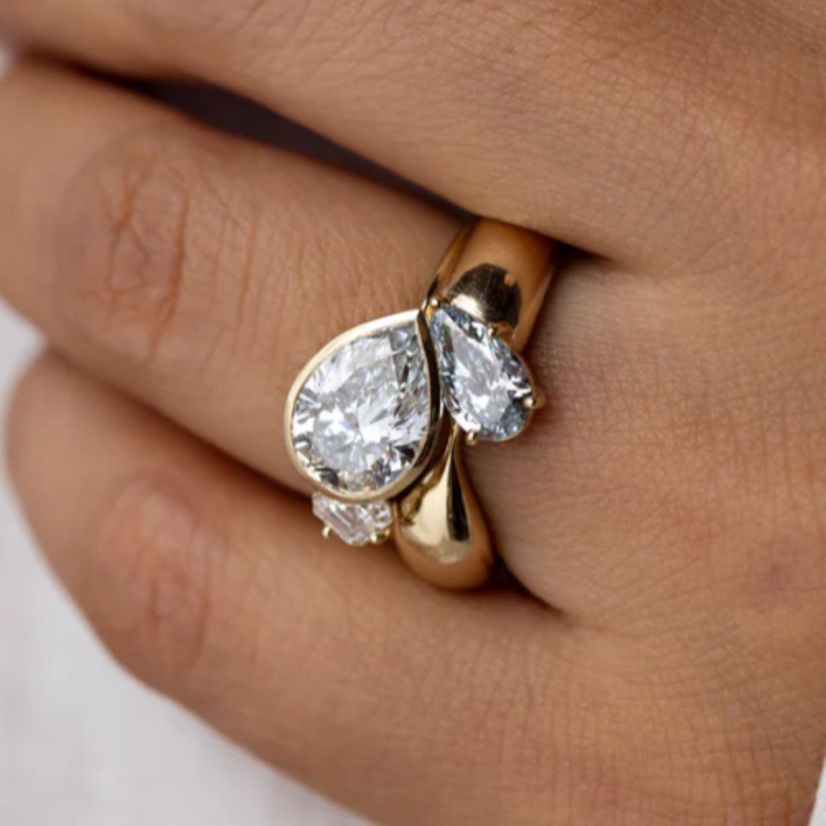 Classy Pear Cut Zircon Ring Set