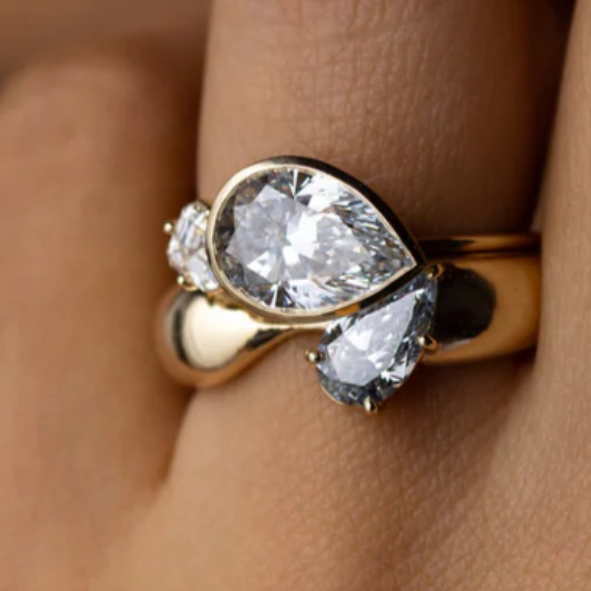 Classy Pear Cut Zircon Ring Set