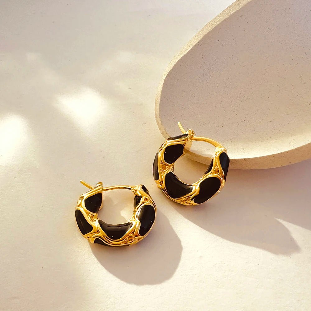 Textured Gold Contrast Hoop Earrings - Veinci