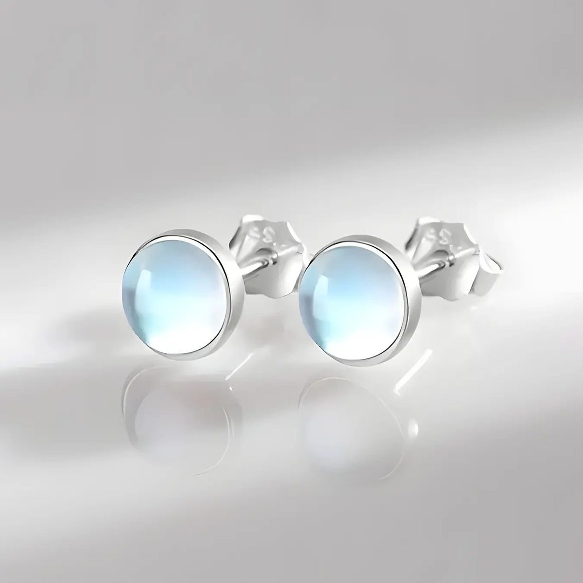 S925 Elegant Moonstone Stud Earrings