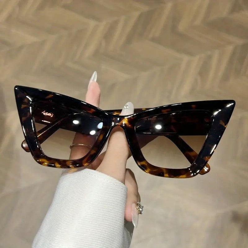 Classy Tortoiseshell Cat Eye Sunglasses