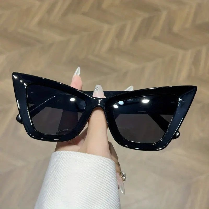 Classy Tortoiseshell Cat Eye Sunglasses
