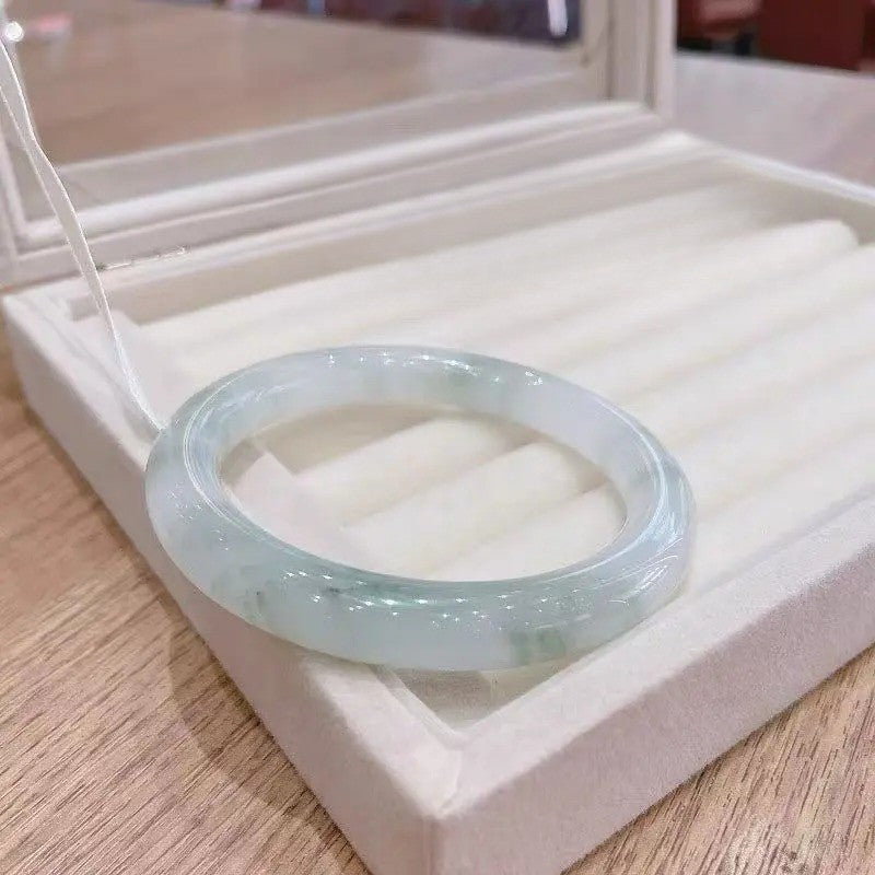 Elegant Green Agate Bangle