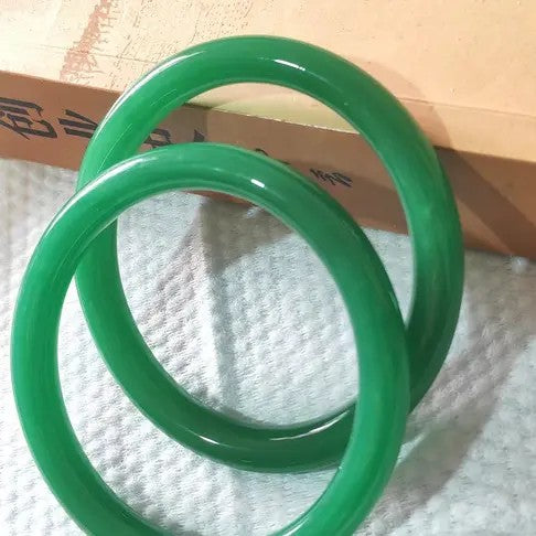 Elegant Green Agate Bangle