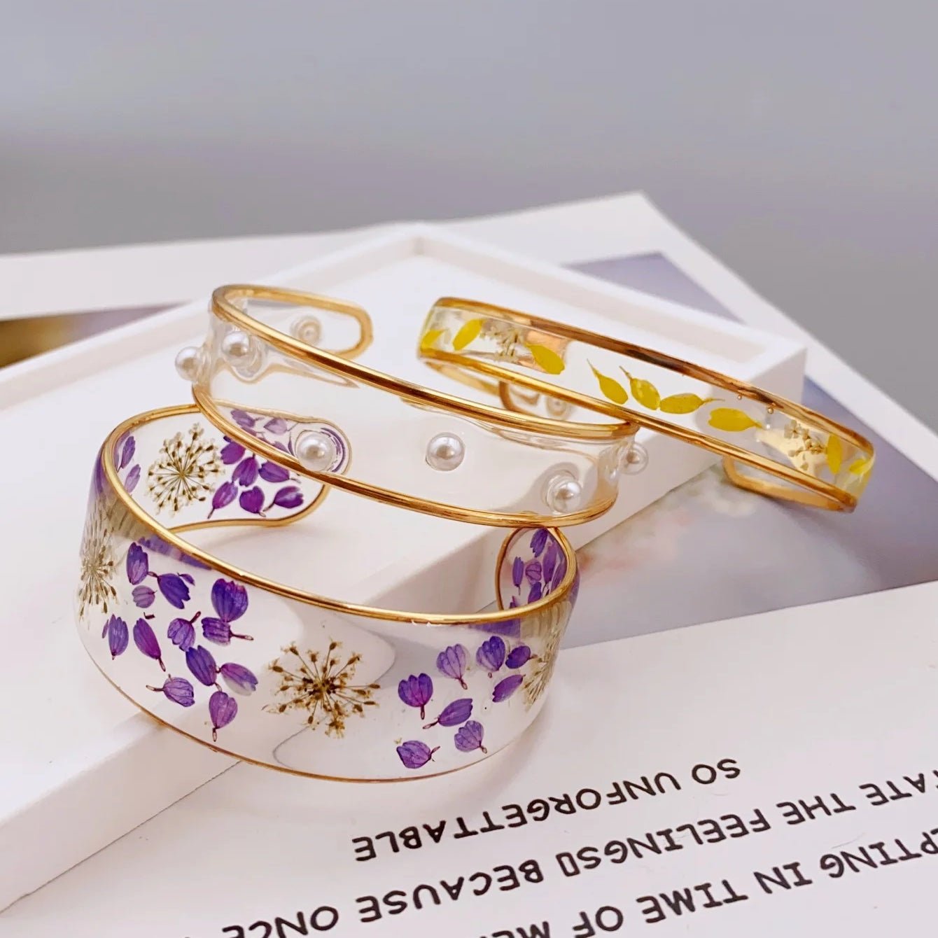 Transparent Floral Feminine Bangle Bracelets - Veinci