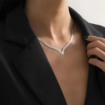 V Taper Herringbone Necklace - Veinci