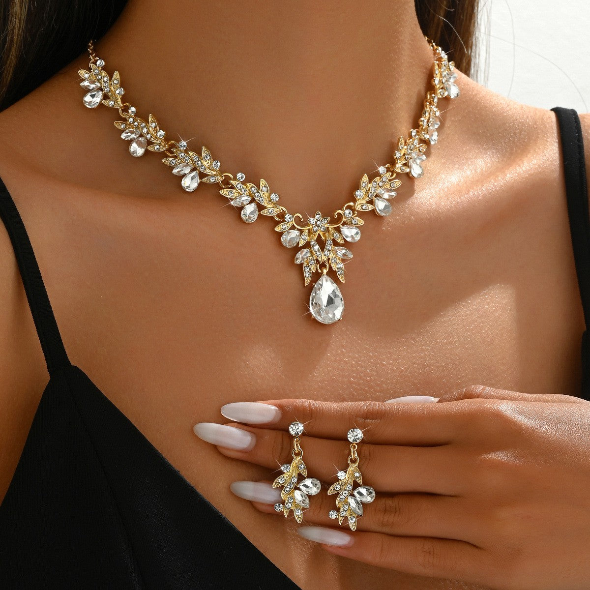 Elegant Emerald Teardrop Leaf Necklace & Earring Set