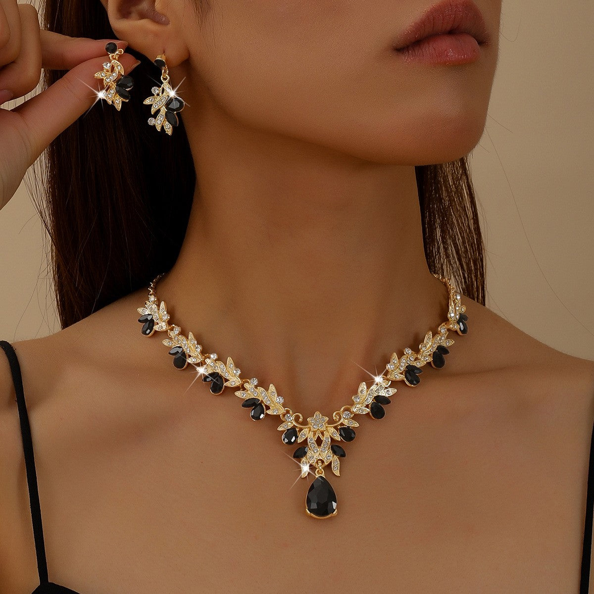 Elegant Emerald Teardrop Leaf Necklace & Earring Set